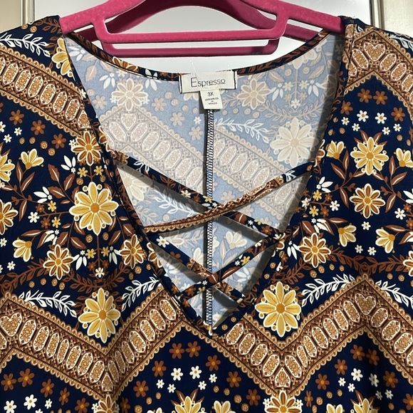 Espresso 3X V neck criss cross front tunic floral abstract Aztec print - Picture 4 of 10